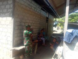Melalui komsos Babinsa Koramil 1511-06/Wetar, Sambangi rumah warga desa binaan.