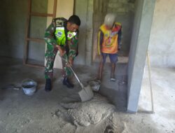 Wujud Manunggal Dengan Rakyat, Babinsa Bantu Bangun Rumah Warga Binaan