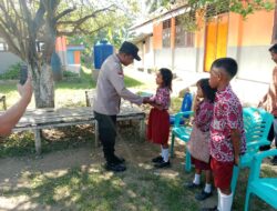 Polri Peduli Masyarakat, Polsek Serwaru Gelar Bantuan Sosial Kepada Pelajar Yatim