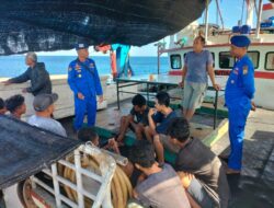 Personel Sat Polair Polres MBD Lakukan Sambang di Kapal Nelayan, Wujudkan Kamtibmas Perairan Aman dan Kondusif.