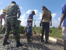 Babinsa-01/Tiakur, Gotong royong Bersama Warga Cor Tower Air