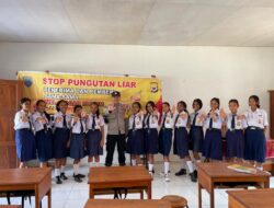 Bhabinkamtibmas Sambangi Para Pelajar SMPN Nuwewang Giat Sosialisasi Pungli