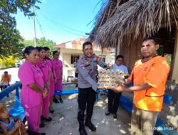 Gelar Polri Peduli Stunting, Polsek Serwaru Lakukan Pembagian Makanan ASI Bagi Warga Dusun Nuwewang II