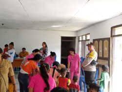 Cegah Peningkatan Stunting, Polsek Serwaru, Sambangi Pos Yandu Berikan Minuman Tambahan