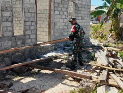 Babinsa Bantu Bangun Rumah Warga Agar Terjalin Sinergi Antara TNI Dengan Rakyat