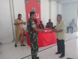 Babinsa Koramil 1511-02/P. Masela, Kawal Penyaluran BLT-DD Warga