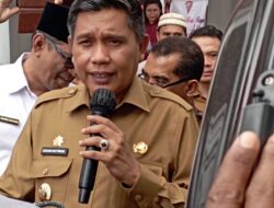 Pj Walikota Secara Simbolis, Serahkan Bantuan Hewan Qurban Pemerintah Kota Ambon