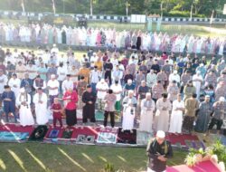 Polres MBD Bersama Umat Muslim di Kota Tiakur, Gelar Sholat Idul Adha 1444 H.