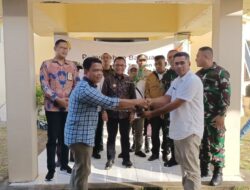 Kodim 1504/Ambon, Dampingi Pemda Malteng Serahkan Bantuan Bibit Cengke di Haruku