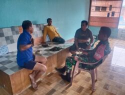 Eratkan Persaudaraan, Babinsa Giat Komsos Dengan Warga Di Wilayah Binaan