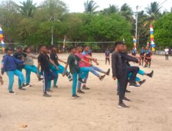 Babinsa Koramil 06/Wetar, Latih Paskibra Siswa-Siswi SMAN 15 MBD