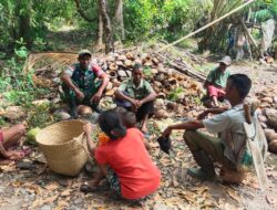 Jalin Kebersamaan Dengan warga , Babinsa Giat Komsos