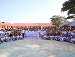 Sambangi SMA N 13 Tiakur, Polres MBD Gelar Program Polri Go To School