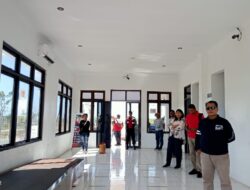 Personel Polres MBD Lakukan Pengawasan Terhadap Aktifitas Penumpang Pengguna Jasa Penerbangan di Bandara