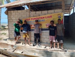 Bhabinkamtibmas Sosialisasikan Pungli Kepada Warga, Bertekad Mencegah Praktek Pungutan Liar di Desa
