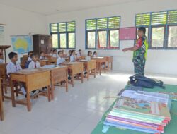 Babinsa Desa Hila, Berikan Wawasan Kebangsaan Kepada Siswa-Siswi SD