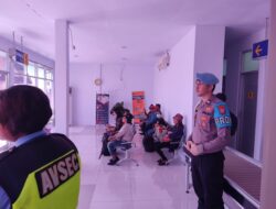 Personel Polsek Kisar Amankan Bandara, Awasi Aktifitas Penumpang Demi Wujudkan Kondusifitas Kamtibmas