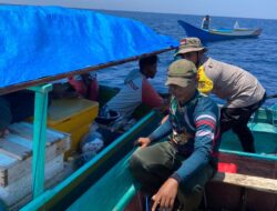 Bhabinkamtibmas Bangun Komunikasi Dengan Warga Nelayan, Utamakan Keselamatan Saat Mencari Ikan di Laut