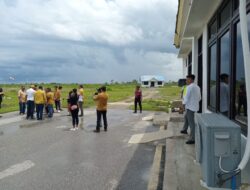 Personel Polres MBD Lakukan Penjagaan dan Pengawasan Aktifitas Penumpang Guna Ciptakan Stabilitas Kamtibmas di Bandara