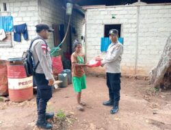 Sat Binmas Polres MBD, Gelar Penyaluran Bantuan Sosial Sebagai Bentuk Kepedulian Kepada Warga