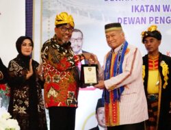 Gubernur Murad Ismail Dikukuhkan Sebagai Kerabat Dan Sepupuh Kesultanan Buton