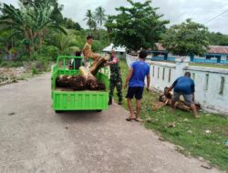 Demi Kenyamanan Wilaya Binaan, Babinsa Bersihkan Lahan Kosong Bangun Pos Kamling