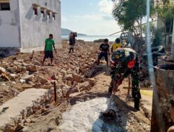 Hadir Ditengah Rakyat, Babinsa Bantu Warga Buat Talud