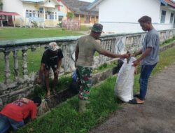Koramil 1511-03/Tepa Bersama Warga Giat Karbak Bersikan Selokan Dan Saluran Air