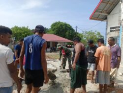Giat Karbak Babinsa-06, Bantu Warga Jemaat Kerja Pembagunan Gereja Rehobot