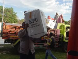 Polsek Babar Timur Gandeng Koramil 1511-02 Pulau Masela Bersama PPK dan Panwascam Jemput Logistik Pemilu