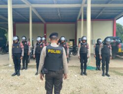 Personel Patroli Himbau Petugas Pengamanan Jaga Stabilitas Kamtibmas di Kantor KPUD MBD