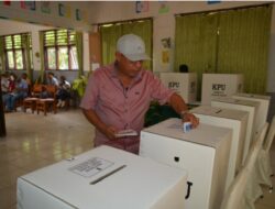 Bupati Dan Wabup MBD Gunakan Hak Pilih Di TPS 002, Sukseskan Pemilihan 2024