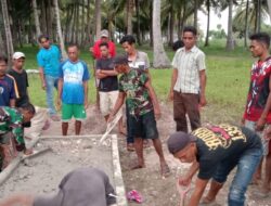 Wujud Rasa Kepedulian Kepada Warga Binaan, Babinsa Bantu Cor Kuburan