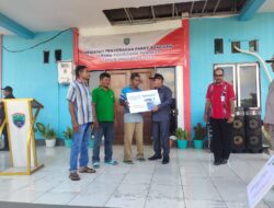 Bupati Noach, Serahkan 54 Paket Bantuan Sarana Perikanan Tangkap
