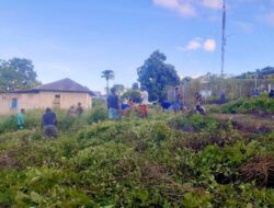 Jumat Bersih, Babinsa Bersama Warga Giat Karbak Pembersihan Lingkungan