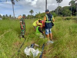 Babinsa Bersama Warga Giat Karbak, Perbaiki Pipa Air yang Rusak