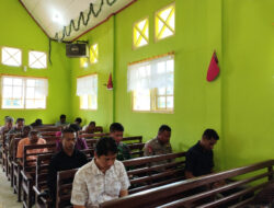 Meksi Sibuk Kerjakan Program TMMD ke- 120, Personel Satgas Tetap Melaksanakan Ibadah Minggu 