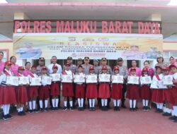 Jelang HUT Bhayangkara Ke-78, Kapolres MBD, Serahkan Beasiswa Bagi Pelajar Berprestasi