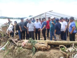 Sadali Tinjau Lokasi Terdampak, Curah Hujan Yang Tinggi Di Desa Waiheru
