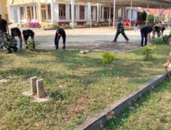 Koramil 1511-01/Tiakur, Gelar Jumat Bersih Bersama Pemuda Jemaat GPM Eliora