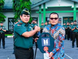 Usai Pimpin Upacara, Pangdam Pattimura Terima Bantuan Mobil dan Berikan Penghargaan kepada PLN