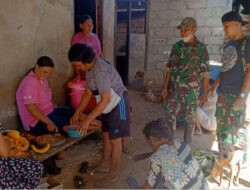 Disela Waktu Istirahat Anggota Satgas TMMD Ke-121, Giat Komsos Dengan Ibu-Ibu