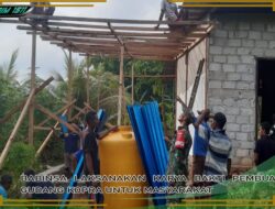 Babinsa George Bakker Bantu Pembangunan Gudang Kopra untuk Warga Rumkisar