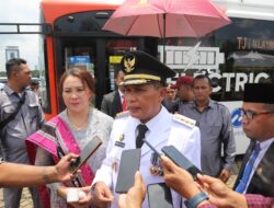 Bodewin – Elly Ajak Masyarakat Bergandeng Tangan Bangun Ambon