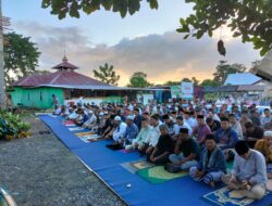 Kapolres MBD Ikut Sholat Idul Adha 1446 H Bersama Umat Muslim Tiakur