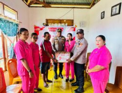 Polsek Wetar dan Bhayangkari Salurkan Bansos Bagi Keluarga Purnawirawan Polri