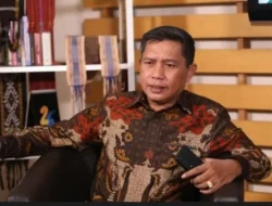Bodewin – Elly Sepakat Tidak Beli Mobil Dinas Baru