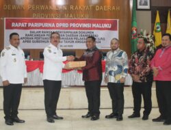 Gubernur Serahkan Ranperda LPJ Pelaksanaan APBD Maluku Tahun 2024