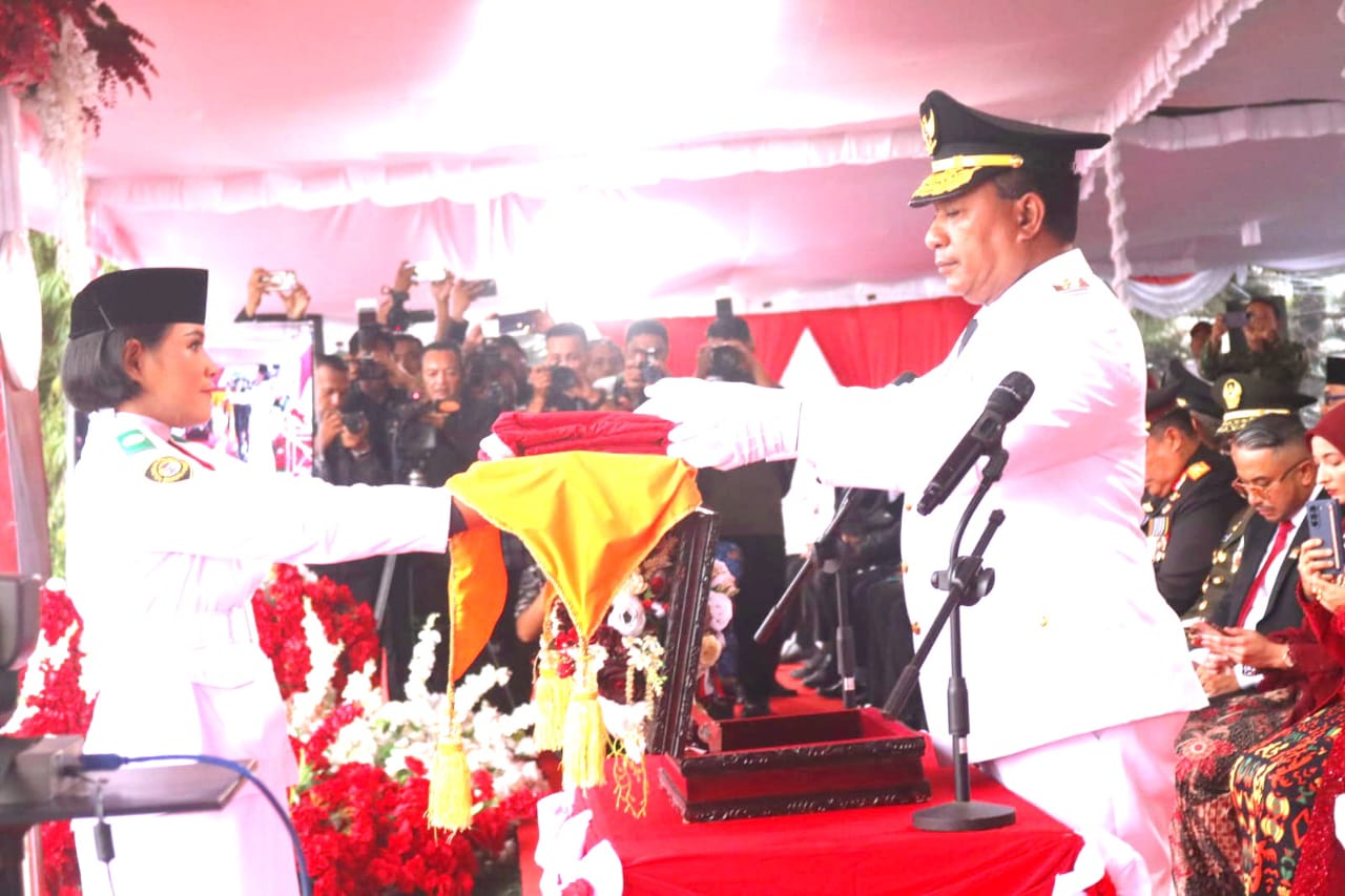 Upacara penurunan bendera