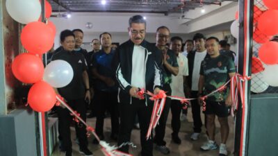 Gubernur HL Resmikan Lapangan Tenis Indoor Tapal Kuda